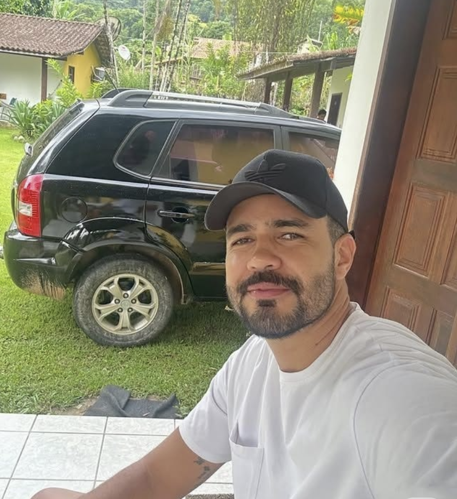 Carlos R.